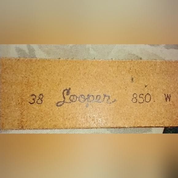 VINTAGE WHITE HAND TOOLED LEATHER CROWN BUCKLE BELT - Picture 4 of 6